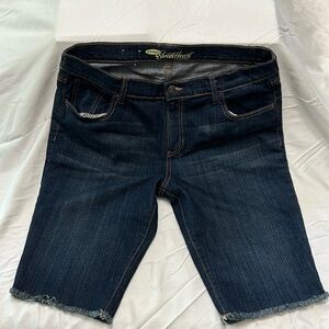 Old Navy - The Sweet Heart- Burmuda cut off style shorts - size 12 regular
